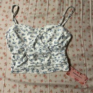 WHITE TOP W/ BLUE FLORAL PRINT